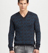 An artfully designed jacquard pattern adorns this v-neck pullover, shaped in a luxurious extra fine merino wool blend.V-neckRibbed knit collar, cuffs and hem61% merino wool/39% viscoseDry cleanMade in Italy