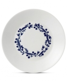 Ringed with navy flora, the Fable Garland appetizer plate boasts distinct Scandinavian style and, in Royal Doulton porcelain, is up for just about any task. Mix with other Karolin Schnoor nature patterns to customize your table.