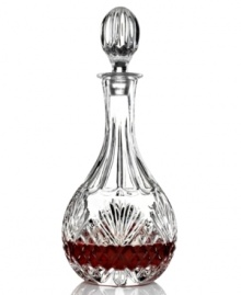 The sparkling sophistication of yesteryear makes a chic comeback with this elegant wine decanter, featuring the intricate starburst pattern of Godinger's popular Dublin crystal serveware collection.