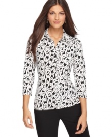 Add a graphic appeal to your workwear wardrobe with this chain-printed Alfani blouse!