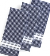 Throw in this towel & simplify the way your kitchen works. Made from a 100% cotton waffle weave, this stylish set adds a dash of color and a dose of versatility. Highly absorbent and durable, each towel is on the ready to tackle spills, messes and whatever comes the way of your busy kitchen!