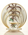 A mixture of Lenox's Holiday holly motif and their classic Christmas plaid ribbon creates an elegant design on precious 5-piece place settings from the holiday dinnerware and dishes collection. Scrolling accents and a rim of 24-karat gold finish the look with lasting grace.