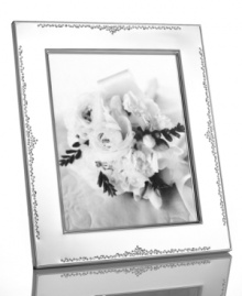 The stylized florals of Modern Love branch out on this gleaming silver-plated picture frame by Monique Lhuillier for Royal Doulton. A timeless balance of refinement and whimsy keeps memories fresh.