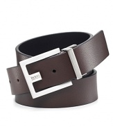 Pebble leather casual belt with square end. Flat metal buckle with logo at notch.