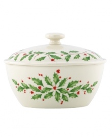 Keep dinner piping hot when you're entertaining a crowd with this porcelain covered casserole from Lenox's collection of serveware and serving dishes. With gold detail and a holly motif to match the beloved Holiday dinnerware collection.