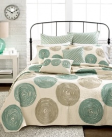 Sassy swirls. The embodiment of cool and casual, this Madisson quilt features whimsical applique swirls with a frayed edge technique for a fun fresh look and an edgy touch.