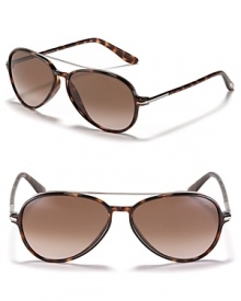 Retro chic style defines the timeless cool of these Tom Ford aviator sunglasses, featuring a rugged, silver-tone top bar.