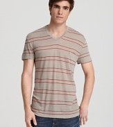 Made completely from soft linen, this striped V-neck tee feels as good as it looks. Pair it with jeans on the weekend whether you're staying in or meeting friends.