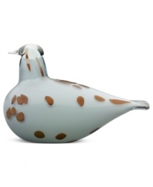 Metallic bronze speckles the warm gray body and translucent head of iittala's Hiplu bird. First hatched in 1972 by artist Oiva Toikka, the fanciful Birds collection captures the nuances of each creature in beautiful mouth-blown glass.