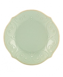 With fanciful beading and a feminine edge, this Lenox French Perle tidbit plates have an irresistibly old-fashioned sensibility. Hardwearing stoneware is dishwasher safe and, in an ethereal ice-blue hue with antiqued trim, a graceful addition to any meal. Qualifies for Rebate