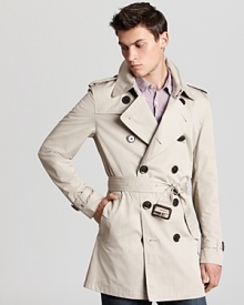 An undisputed classic from Burberry, the double-breasted trench coat brings understated style to blustery days.