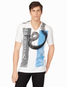 A funky graphic and a v-neck design give this Calvin Klein Jeans tee a sleek style.