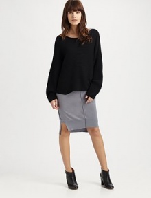 Seamless ribbed knit in a stand-out dolman silhouette.BoatneckDropped shouldersDolman sleevesPullover styleAbout 24 from shoulder to hemCottonHand washMade in Italy of imported fabricModel shown is 5'9½ (176cm) wearing US size Small.