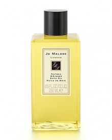 The first Jo Malone fragrance was created as a gift for the original 20 facial clients. The warm, woody scents of sandalwood and cedarwood are seasoned with nutmeg and vibrant ginger in this unexpected combination of ingredients. Nutmeg & Ginger Bath Oil gently fragrances and moisturizes the skin. Lush and softly foaming, it's pure relaxation.