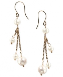 Traditional style with a fresh take. EFFY Collection's luminous earrings feature a thread chain design showcasing cultured freshwater pearls (5-7 mm). Set in 14k gold. Approximate drop: 2 inches.