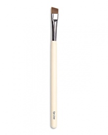 An ultra-flat, precisely angled brush that delivers a clean line around the lashes. Made of non-animal taklon.