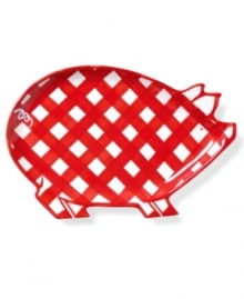 Pig out. A favorite picnic-table print and generous size for serving corn on the cob, burgers and ribs makes this Gingham Barbecue platter as indispensable as your grill.