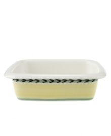 Serve your baked dishes with all the charm of the French countryside with this square baking dish from Villeroy & Boch.