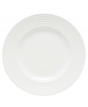 This Wickford accent plate ties in timeless sophistication with every meal. Versatile white porcelain in a clean, contemporary shape is embossed with a twisting rope pattern.