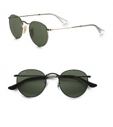 Sleek style for any man on the move in lightweight metal. Available in gold or black frames with crystal green lenses. UV400 lenses Made in Italy 