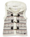 Layer her look with this pattern-print sweater vest from Roxy, lined with soft Sherpa lining.