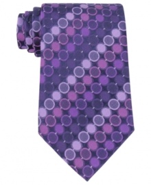 A cool palette gives this tie from Kenneth Cole Reaction just the right vibe.