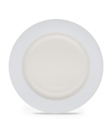 Full of possibilities, this ultra-versatile platter from Noritake's collection of Colorwave white dinnerware is half glossy, half matte and entirely timeless in durable stoneware. Mix and match with square shapes or any of the other Colorwave shades.