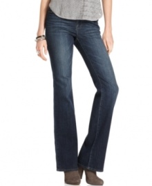 DKNY Jeans' beloved petite Soho jeans are back with a vintage-inspired wash with just the right amount of fading. Great for everyday wear with a tee and boots!