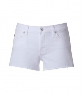 Stylish shorts in white denim - classic jeans cut with broad waistband, loops and lateral pockets - very short legs in moderate width - a sexy eye-catcher for women with model legs - match with a tunic and hot gladiator booties or a t-shirt and thongs