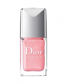 Never before has the color of Dior Vernis displayed such lacquered and vibrant shine! A cocktail of Shine and Sparkle Amplifying active ingredients directs pigments and pearly particles to enhance light reflection tenfold. Once again, the array of enchanting shades created by Tyen reflect the spirit of Dior fashion shows.Application is even easier with the brush. Dior Vernis also features a newchip-resistant formula that protects and embellishes the nails, day after day.