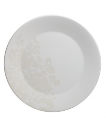 These elegant Bliss dinner plates from Monique Lhuillier for Royal Doulton are made for every day, shaped for modern decor and draped with romantic florals in a soft, muted palette.