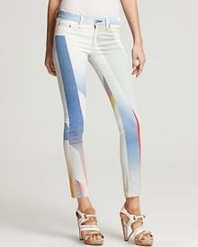 A geometric print lends downtown cool to these rag & bone/JEAN leggings for edgy new-season style ripe with vibrant color.