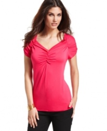 A more sultry alternative to the classic tee, August Silk's sleek stretch jersey top is defined by its charming sweetheart neckline and flattering ruched details. A fitted silhouette keeps the look effortlessly chic.