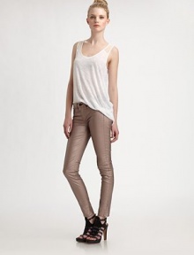 The easy fit of leggings in a coated metallic denim for a pop of rock n' roll glam.THE FITFittedRise, about 8Inseam, about 29THE DETAILSZip flyFive-pocket style61% cotton/35% polyester/4% LycraMachine washMade in USA of imported fabricModel shown is 5'10 (177cm) wearing US size 4.