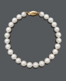 Embrace the essence of natural beauty. This beautiful bracelet features A+ Akoya cultured pearls (6-1/2-7 mm) and a 14k gold clasp. Approximate length: 8 inches.