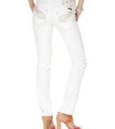 Rhinestones and angel-wing embroidery add eye-catching appeal to these white Miss Me skinny jeans -- perfect for hot spring style!