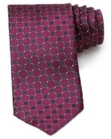 The pattern of this lavish silk tie from Canali creates depth and dimension to your professional attire, perfect for a major office presentation.