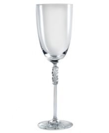 As sturdy as it is striking, the Modern Grace flute by Villeroy & Boch is amazingly dishwasher safe. A cluster of crystal puts a quirky-fun twist on otherwise clean lines.