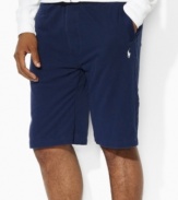 A comfortable update to a classic short, our mesh cargo short provides ultra-soft comfort in cozy cotton mesh.