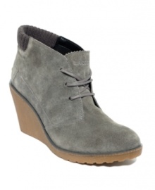 Suede booties like this add so much to your outfit. Let Lacoste's Leren lace-up wedge booties upgrade your look.