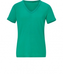 With a cool cut in transitional cotton-wool, Closeds V-neck tee is a modern take on this must-have essential style - V-neckline, short sleeves - Slim fit - Wear with a pullover, jeans and lace-ups