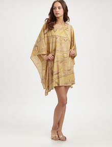 A classic exotic design inspired by the beloved caftan, featuring chic muted colors and a beyond-flattering silhouette. BoatneckKimono sleevesPull-on style85% nylon/15% metallic threadDry cleanMade in Italy