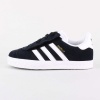 First issued in 1968 as an all-around training shoe for top athletes, the adidas Gazelle has been scaled to fit your aspiring champion. These adidas Gazelle CMF shoes are all-suede in classic, easy-to-match colors. Soft Cell technology and more padding along the collar provide extra comfort.