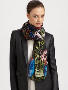 A blooming, vibrant floral print adorns luxurious silk for a stylish wrap.SilkAbout 70 X 180Dry cleanMade in Italy