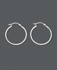 A classic piece that every woman should own. Simple smooth hoop earrings set in sterling silver. Approximate diameter: 1 inch.