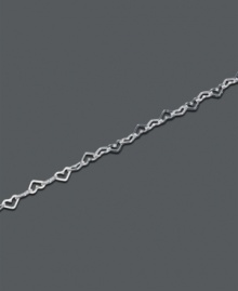 Show your sweet side with this delicate heart chain anklet. Crafted in sterling silver by Giani Bernini. Approximate length: 10 inches.