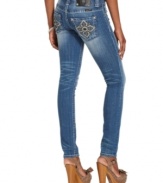 Floral embroidery with rhinestones add glam to these Miss Me skinny jeans for a dolled-up daytime look!