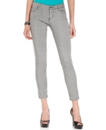 In a cheeky gingham plaid, these GUESS cropped skinny pants reference retro-chic!