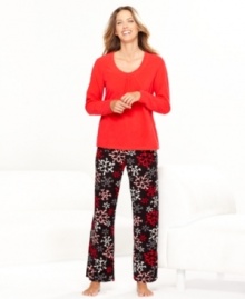 Stay warm and relaxed in with the lovely seasonal prints of HUE's Winter Wonderland pajama set.