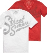 From street smarts to style smarts, this Guess T shirt's got you covered.